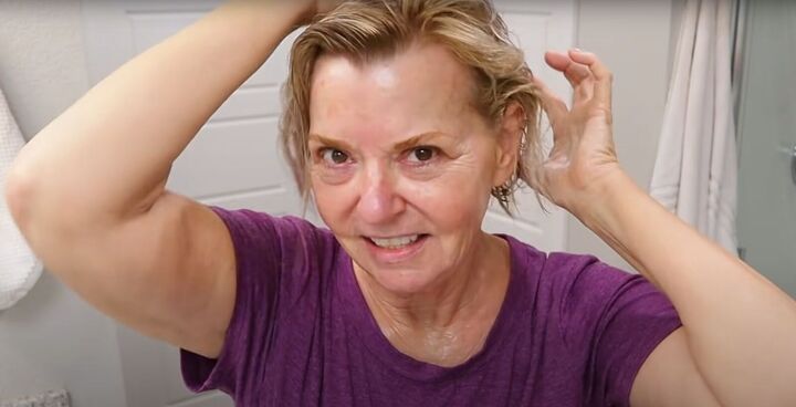 how to style short hair over 50 for youthful volume lift, Applying gel to hair