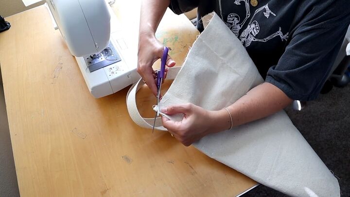 how to make a market tote bag with an adorable embroidered design, Snipping the corners of the bag