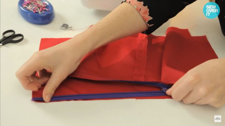 how to install an invisible zipper step by step sewing tutorial, Placing the zipper so it is concealed