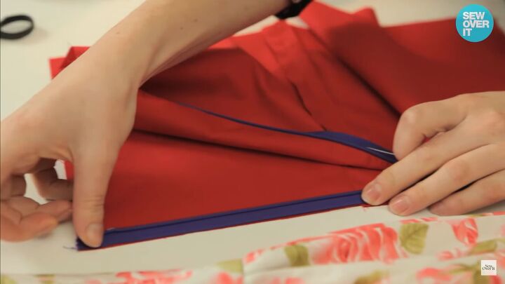 how to install an invisible zipper step by step sewing tutorial, Pinning the zipper ready to sew