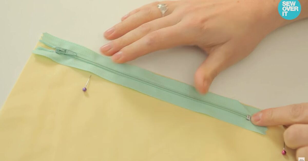 Zipper Steps How to Sew a Zipper: A Detailed Beginner's Tutorial to the Perfect Zip ...