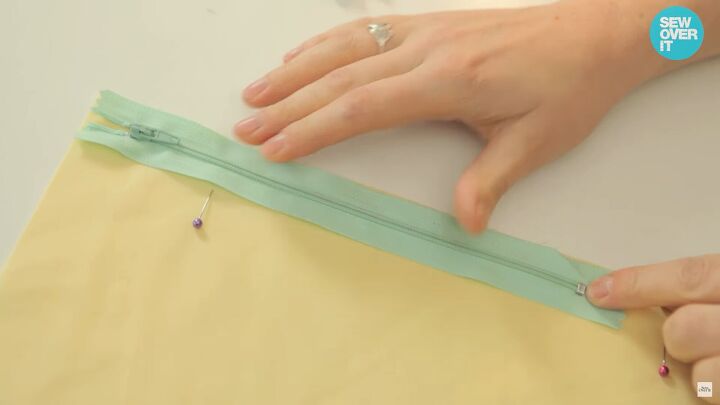 Simple Zipper How to Sew a Zipper: A Detailed Beginner's Tutorial to the Perfect Zip ...
