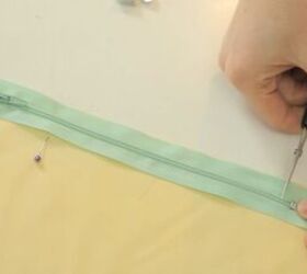 how to sew a zipper a detailed beginner s tutorial to the perfect zip, Snipping to create a notch