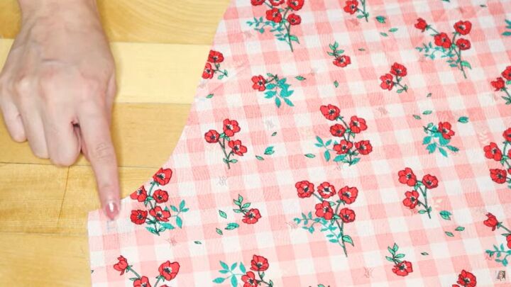 how to make a diy statement collar blouse with beautiful embroidery, Marking on the sleeves