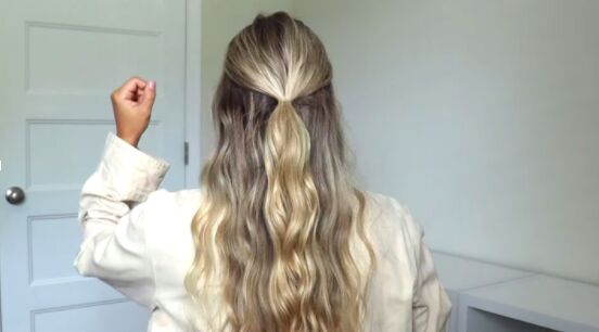3 cute easy fall hairstyles you can do quickly in just a few minutes, Tying hair half up