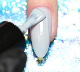 3 elegant marble nail ideas that are easy to create at home, Applying gray nail polish