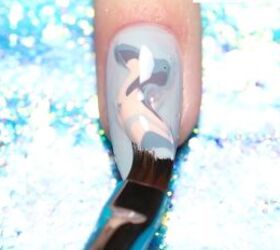 3 elegant marble nail ideas that are easy to create at home, Applying the marbling colors to the nail