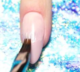 3 elegant marble nail ideas that are easy to create at home, Blending the gel polish colors together