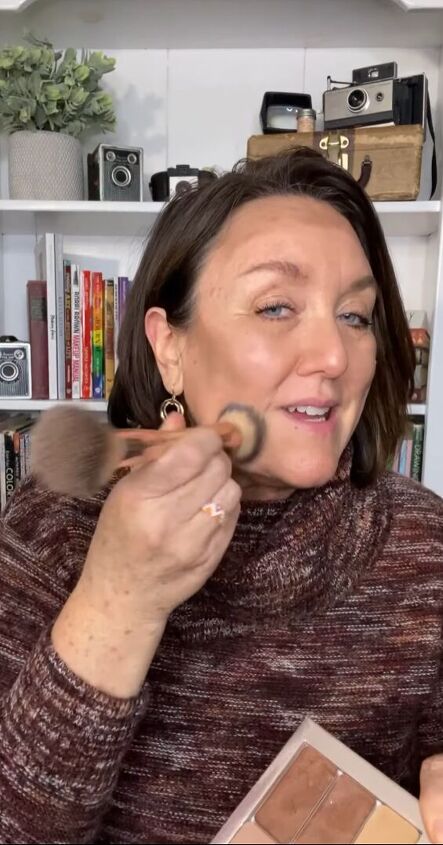 how to apply cream makeup to mature skin over 50 for beginners, Applying cream highlighter to the face