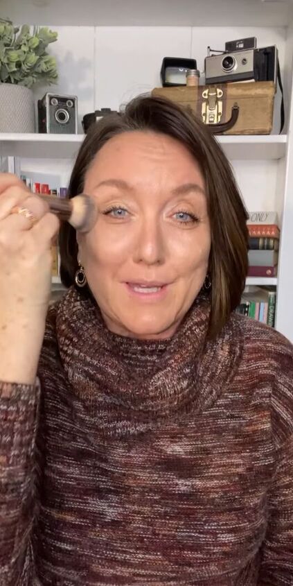 how to apply cream makeup to mature skin over 50 for beginners, How to apply cream makeup evenly
