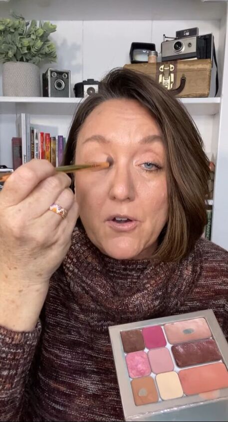 how to apply cream makeup to mature skin over 50 for beginners, How to apply makeup for beginners over 50