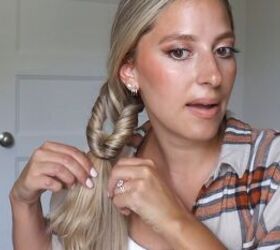 how to do a faux fishtail braid a quick easy faux fishtail hack, Creating a faux fishtail
