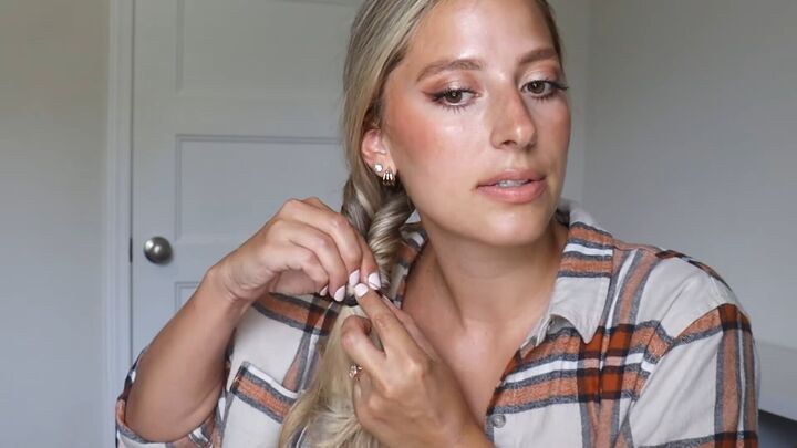 how to do a faux fishtail braid a quick easy faux fishtail hack, Tightening the braid to close the gap