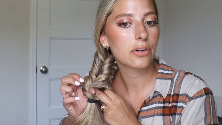 how to do a faux fishtail braid a quick easy faux fishtail hack