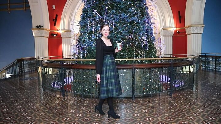 4 classic feminine cute christmas outfits for women, Cute Christmas outfit with family tartan