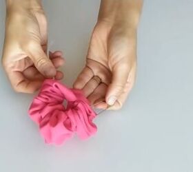 how to sew hair scrunchies quick easy scrap fabric project, Threading the elastic through the scrunchie
