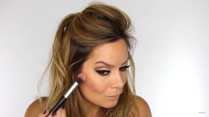 looking to wow this festive season try a sexy glitter eyeliner look, Applying highlighter to the cheekbones