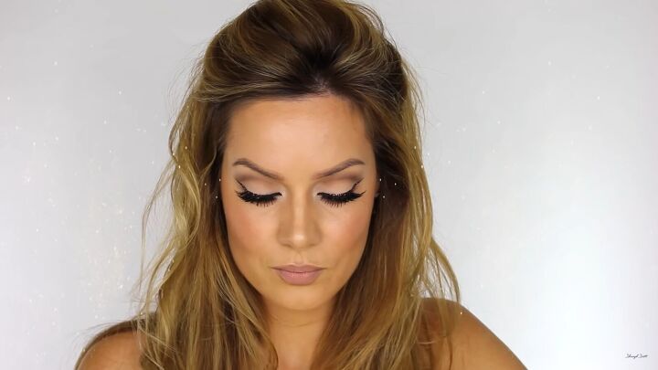 looking to wow this festive season try a sexy glitter eyeliner look, Best glitter eyeliner
