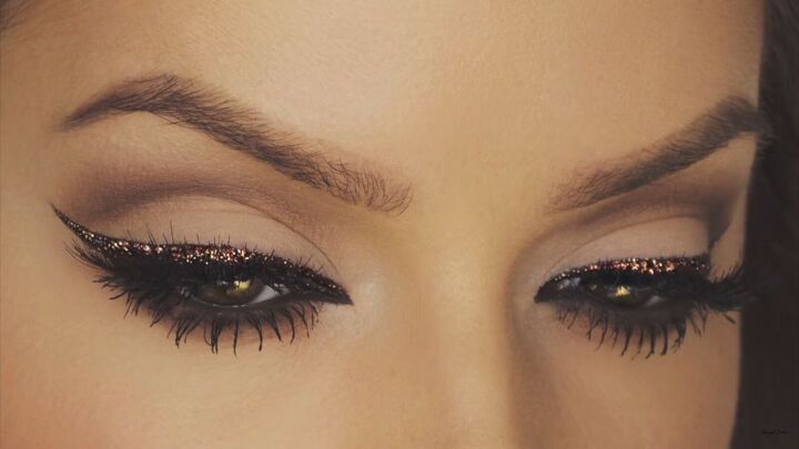 looking to wow this festive season try a sexy glitter eyeliner look, Glitter eyeliner tutorial