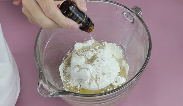 suffering with dry hands try this diy white kaolin clay mask remedy, Adding wet ingredients to the DIY hand mask