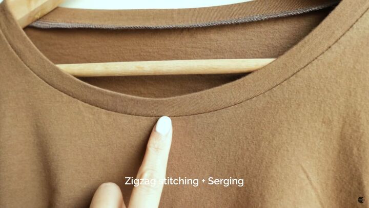 how to sew a t shirt a detailed look at finishing a t shirt neckline, Zigzag stitching to finish the neckline