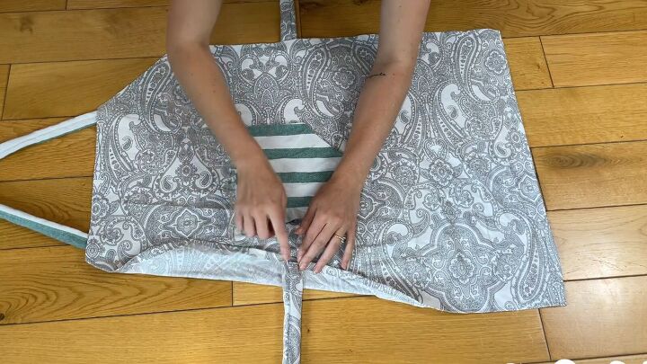 how to make an apron with pockets out of old tea towels, Pinning the apron pieces together