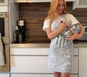How to Make an Apron With Pockets Out of Old Tea Towels