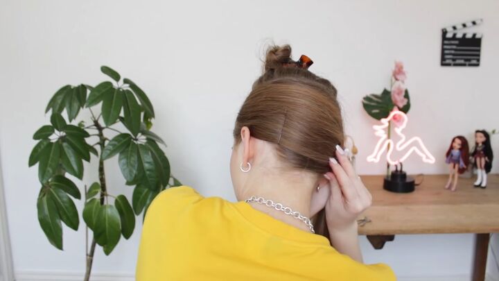 How to Get Straight Hair Without Heat: The Silk Scarf Wrapping Method |  Upstyle