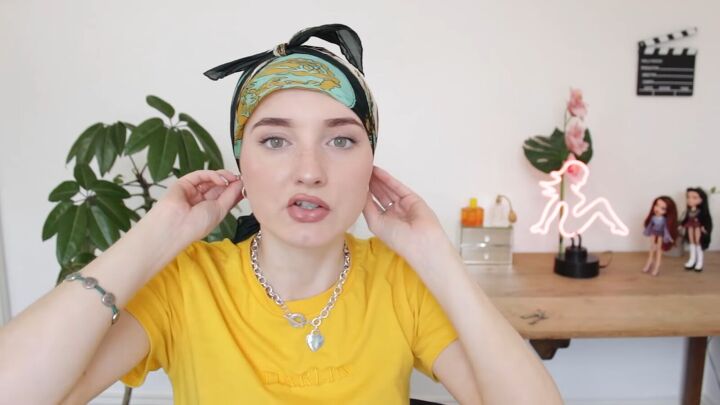 How to Get Straight Hair Without Heat: The Silk Scarf Wrapping Method | Upstyle How to Get Straight Hair Without Heat: The Silk Scarf Wrapping Method | Upstyle