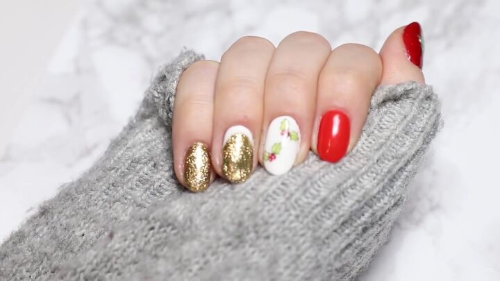 easy red white gold christmas nail art with festive stickers, Easy white red and gold nails for Christmas