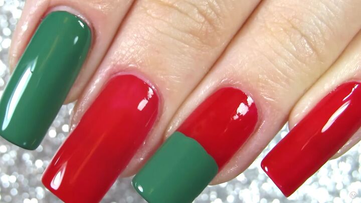 these festive green red christmas sweater nails are so easy to do, Red and green Christmas nails