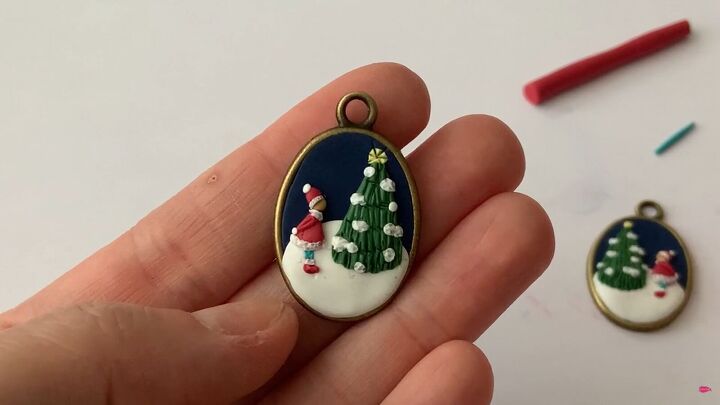 how to make charming diy christmas earrings out of polymer clay, Adding a star to the Christmas tree