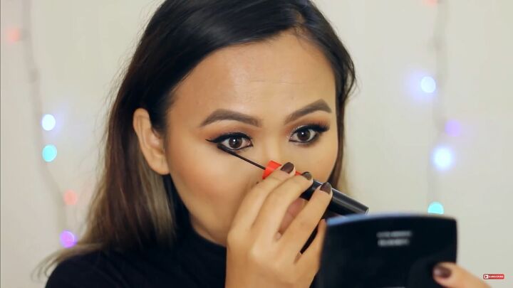 ring in the new year in style with this sultry new year s makeup look, Using mascara on the lower lashes
