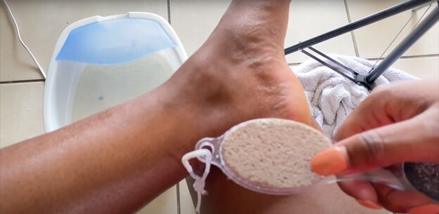 how to get dead skin off feet make them feel soft again in 24 hours, How to get dry skin off your feet