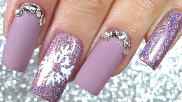 sparkly snowflake nail polish art how to draw a snowflake on a nail, Snowflake nail polish design