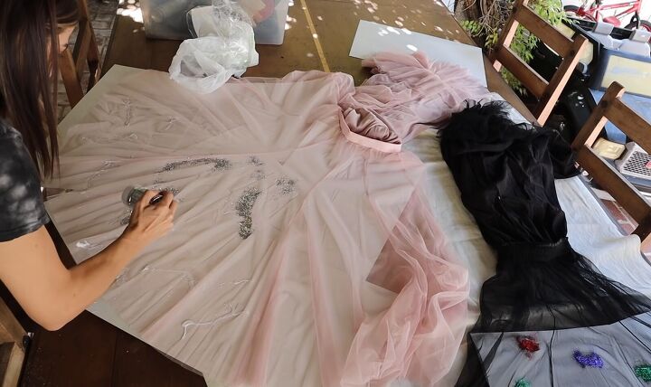3 Sparkly Ways to Embellish a Tulle Skirt for a Cute DIY Party Outfit | Upstyle 3 Sparkly Ways to Embellish a Tulle Skirt for a Cute DIY Party Outfit | Upstyle