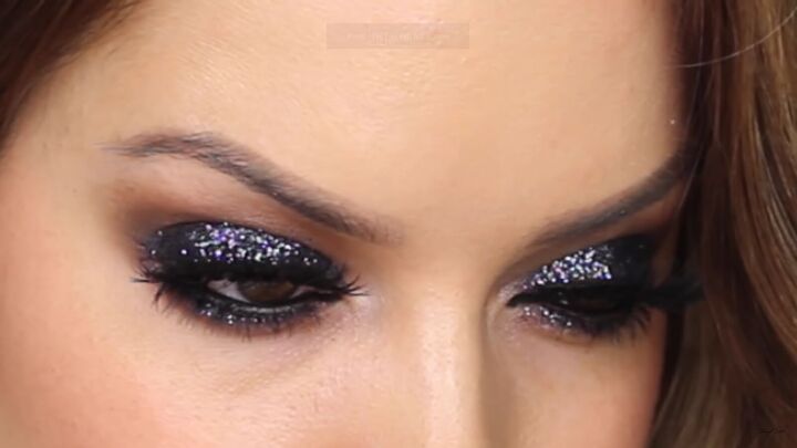 need some new year sparkle try this glitter glam makeup look, Black and silver glitter eye makeup