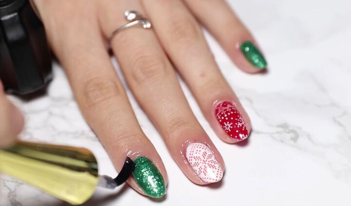 how to easily do festive white red green christmas nail designs, Applying cuticle oil to nails