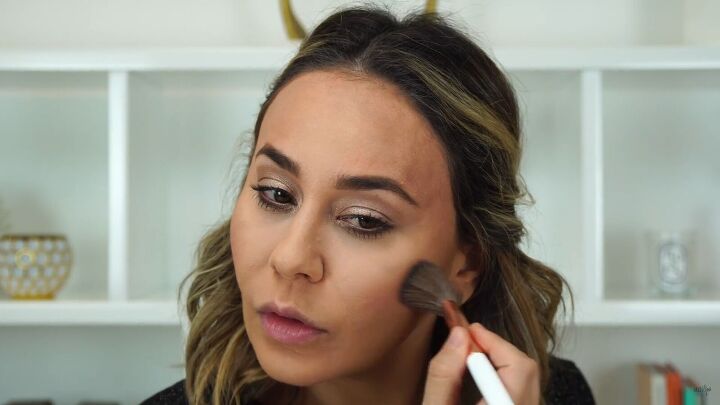 need some festive glamour try this sexy christmas makeup look, Applying blush to the cheeks