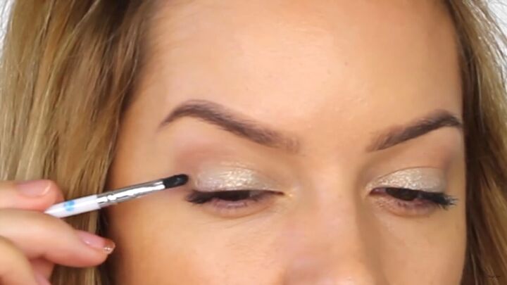 how to do dazzling silver eye makeup for new year s eve, Silver glitter eye makeup ideas