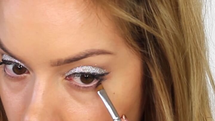 how to do dazzling silver eye makeup for new year s eve, Applying eyeshadow on the lower lash line