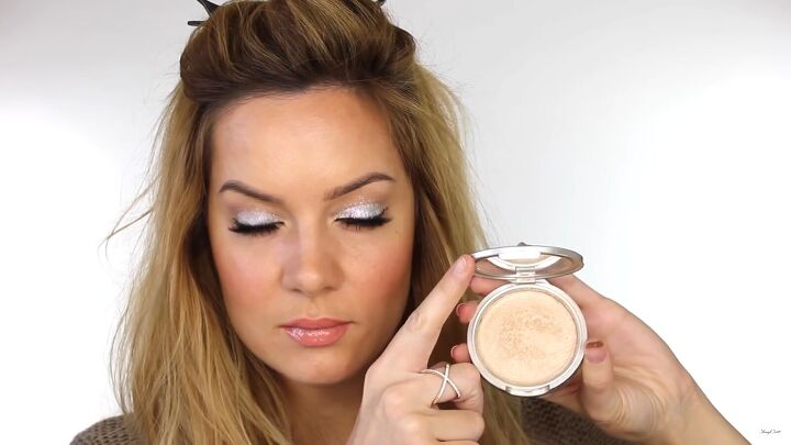 how to do dazzling silver eye makeup for new year s eve, Applying highlighter to the face