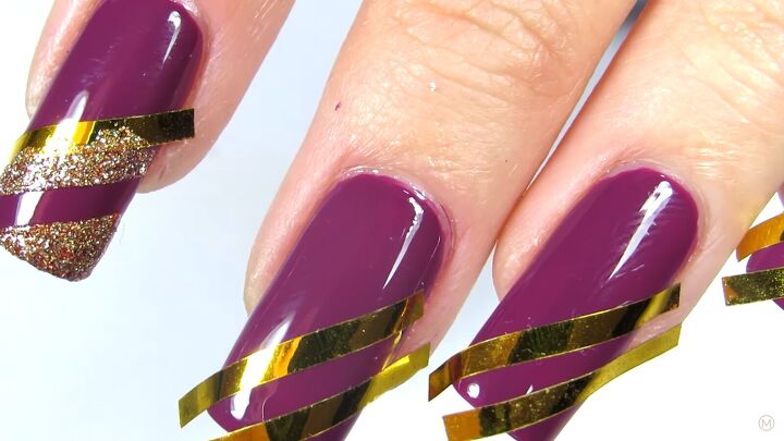 these simple gold purple christmas nails are like berries cream, How to do purple and gold Christmas nails