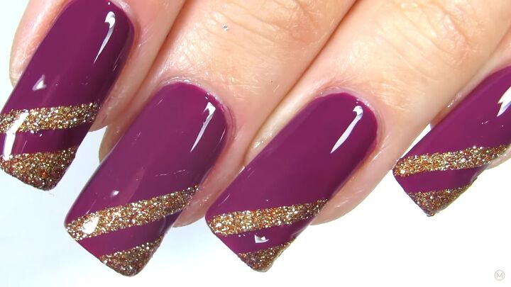 these simple gold purple christmas nails are like berries cream, Purple Christmas nail designs