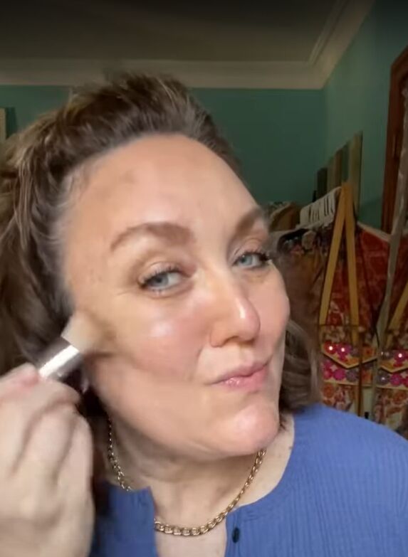 how to do 3d makeup for mature skin using a cream color palette, Applying contour to the face
