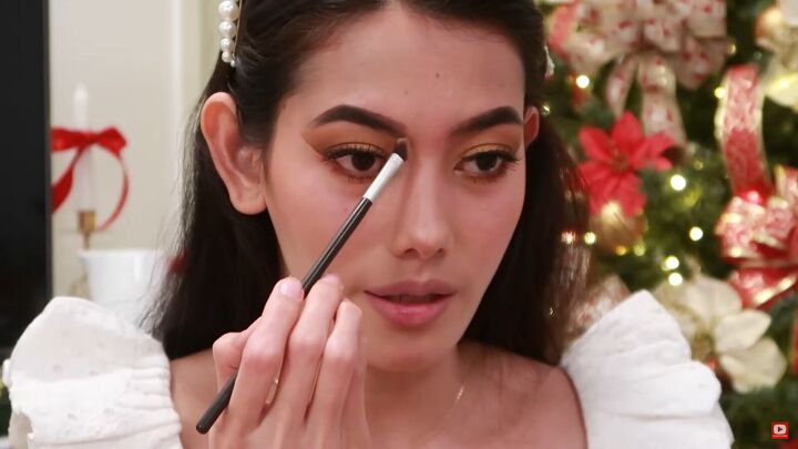 need some festive makeup inspo try this easy holiday makeup look, Holiday hair and makeup tips