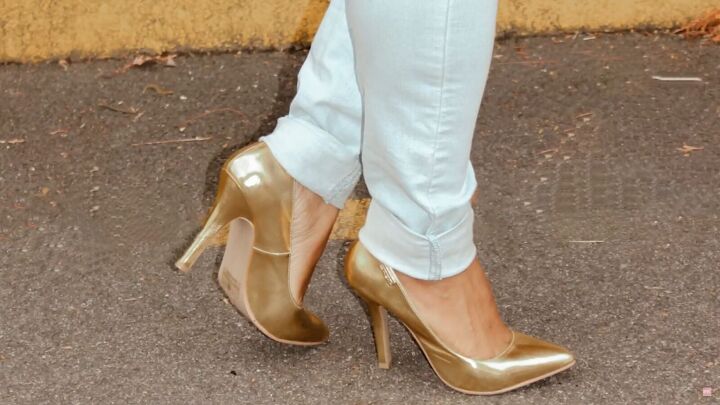 8 pairs of festive holiday shoes that will glam up your xmas outfit, Gold holiday shoes