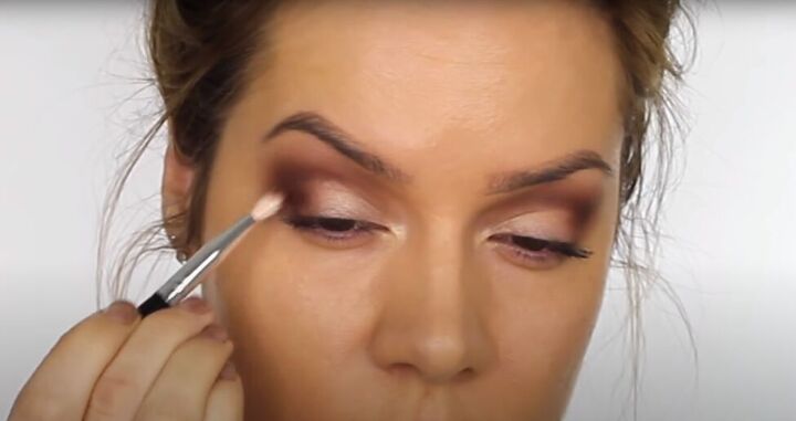this dark sultry festive makeup look is perfect for a holiday party, Blending brown and cream shades together