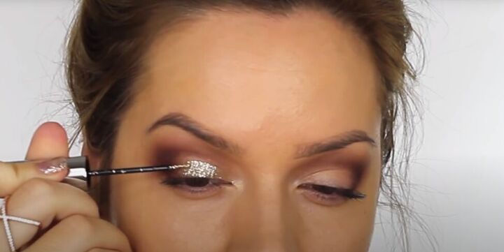 this dark sultry festive makeup look is perfect for a holiday party, Applying glitter gel eyeshadow to the lids
