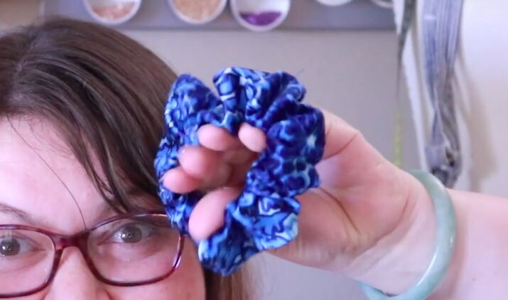 2 different ways to easily make a diy scrunchie, DIY scrunchie
